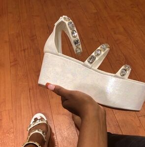 Bejewel platform sandel